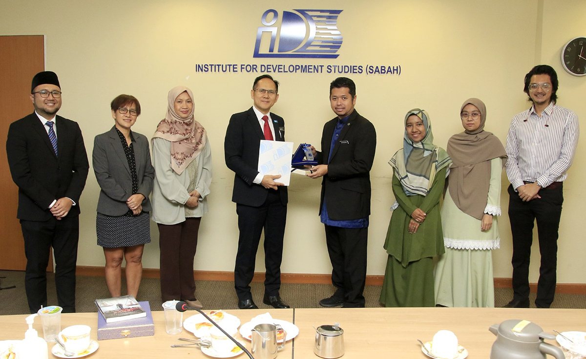Courtesy Visit: Malaysian Research and Education Foundation (MyREF) and ...